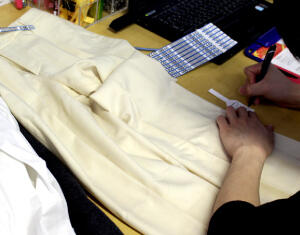 配達員が荷物をお届けするイメージ